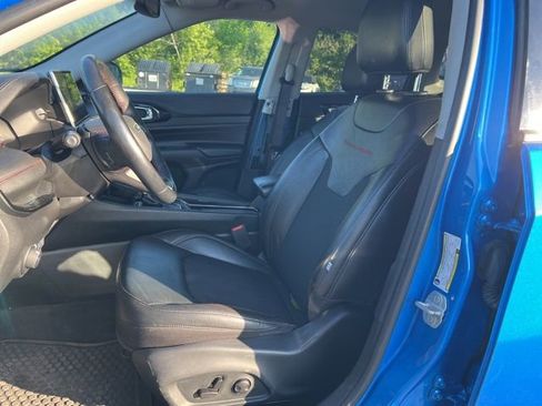 Used 2022 Jeep Compass Trailhawk w/ Trailhawk Convenience Group AWD/4WD image 11