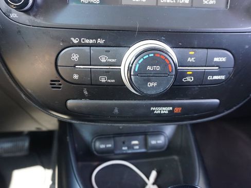 Used 2018 Kia Soul + FWD image 10