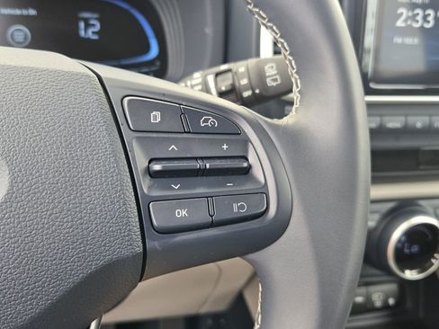 Certified 2024 Hyundai Venue Limited FWD image 23