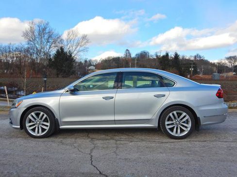 Used 2017 Volkswagen Passat 1.8T SEL Premium image 11