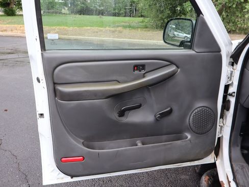 Used 2006 GMC Sierra 2500 W/T RWD image 25
