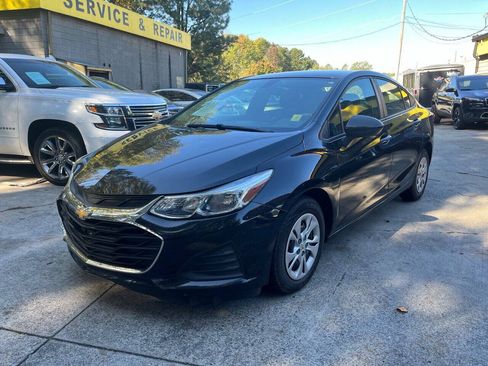 Used 2019 Chevrolet Cruze LS FWD image 2