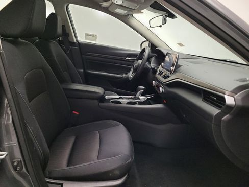 Used 2024 Nissan Altima 2.5 SV FWD image 21