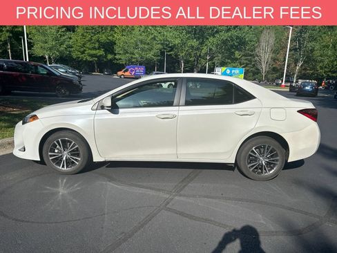 Used 2017 Toyota Corolla LE w/ LE Premium Package w/Moonroof FWD image 4