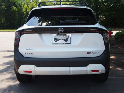 New 2025 Nissan Kicks SR image 6