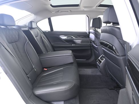 Used 2018 BMW 750i xDrive AWD/4WD image 18