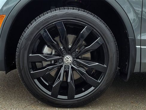 Certified 2021 Volkswagen Tiguan SE R-Line image 9