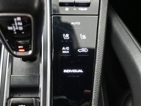 Used 2020 Porsche Cayenne AWD/4WD image 25
