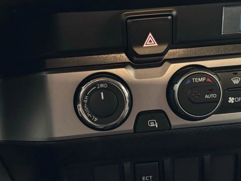 Used 2023 Toyota Tacoma SR AWD/4WD image 39