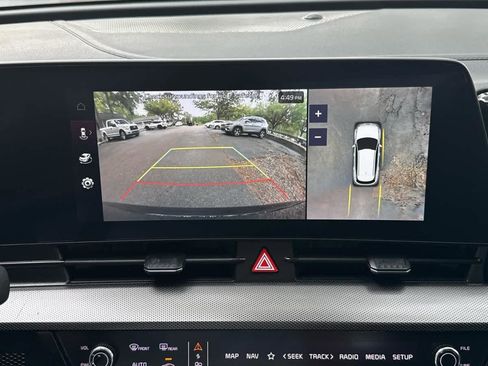 Used 2025 Kia Sportage SX image 24