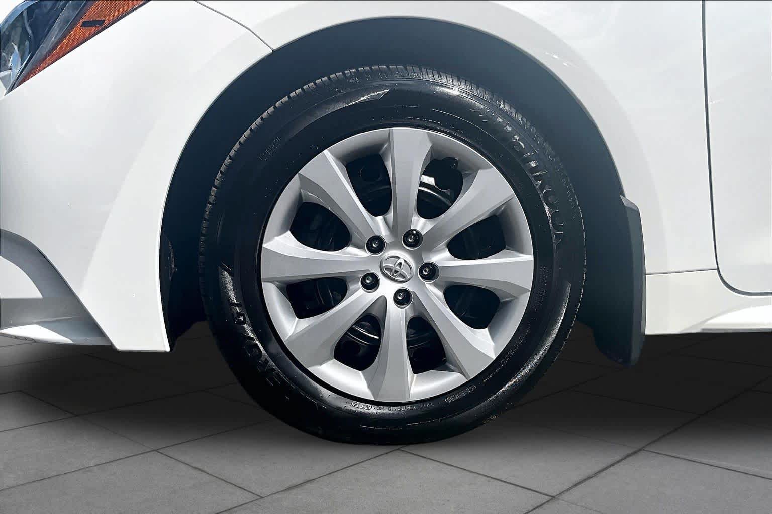 Used 2025 Toyota Corolla LE FWD image 11