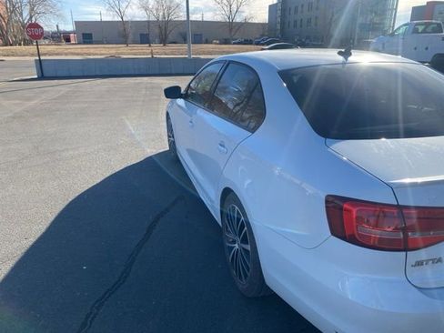 Used 2015 Volkswagen Jetta Sport image 7