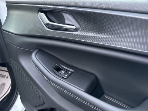 Used 2024 Jeep Grand Cherokee Laredo X image 40