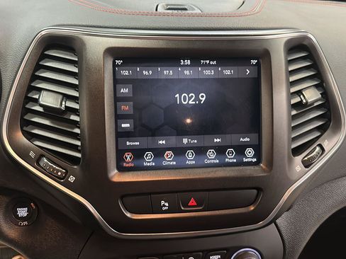Used 2019 Jeep Cherokee Trailhawk w/ Cold Weather Group AWD/4WD image 21
