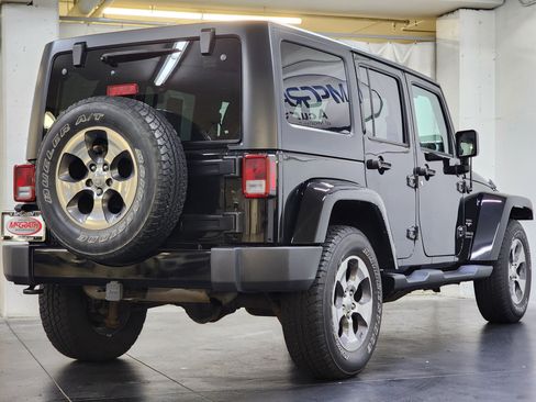 Used 2017 Jeep Wrangler Unlimited Sahara w/ Connectivity Group AWD/4WD image 5