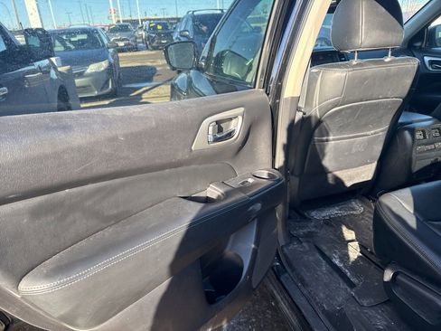 Used 2017 Nissan Pathfinder SL w/ Trailer Tow Package image 10