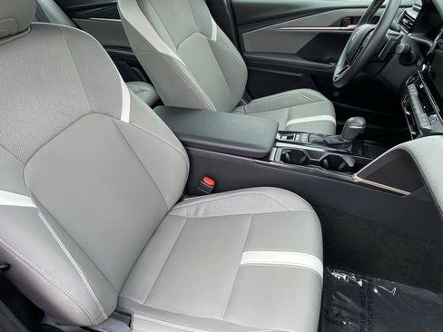 Used 2026 Toyota Camry SE FWD image 15