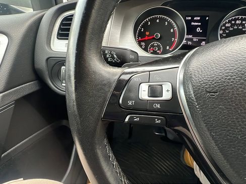 Used 2017 Volkswagen Golf S image 15