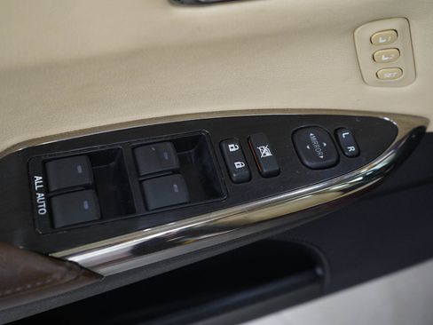 Used 2014 Toyota Avalon Limited FWD image 18