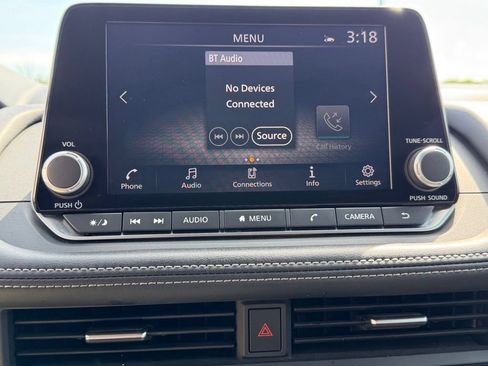 Used 2025 Nissan Rogue SV FWD image 25