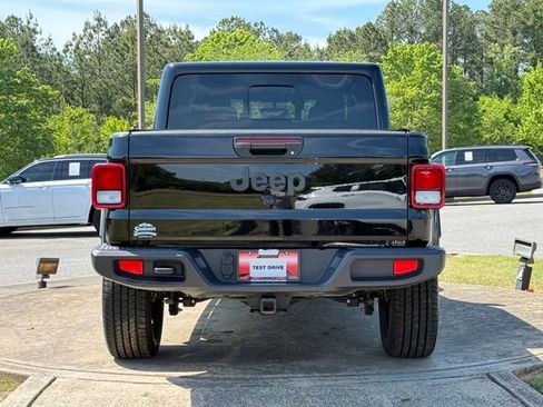 Used 2024 Jeep Gladiator Sport AWD/4WD image 6