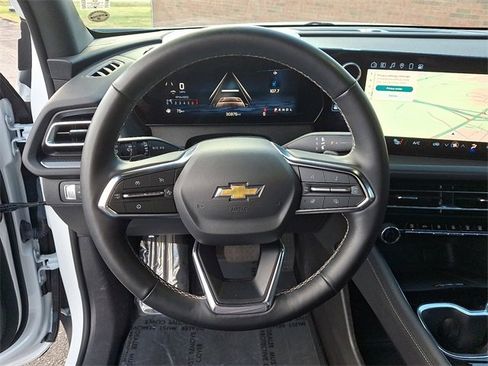 Used 2025 Chevrolet Traverse LT image 19