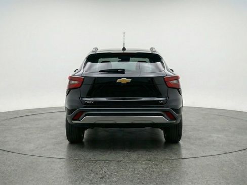 Used 2025 Chevrolet Trax LT FWD image 7