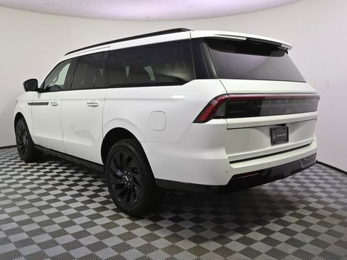 New 2026 Lincoln Navigator L Reserve w/ Jet Appearance Package AWD/4WD image 3