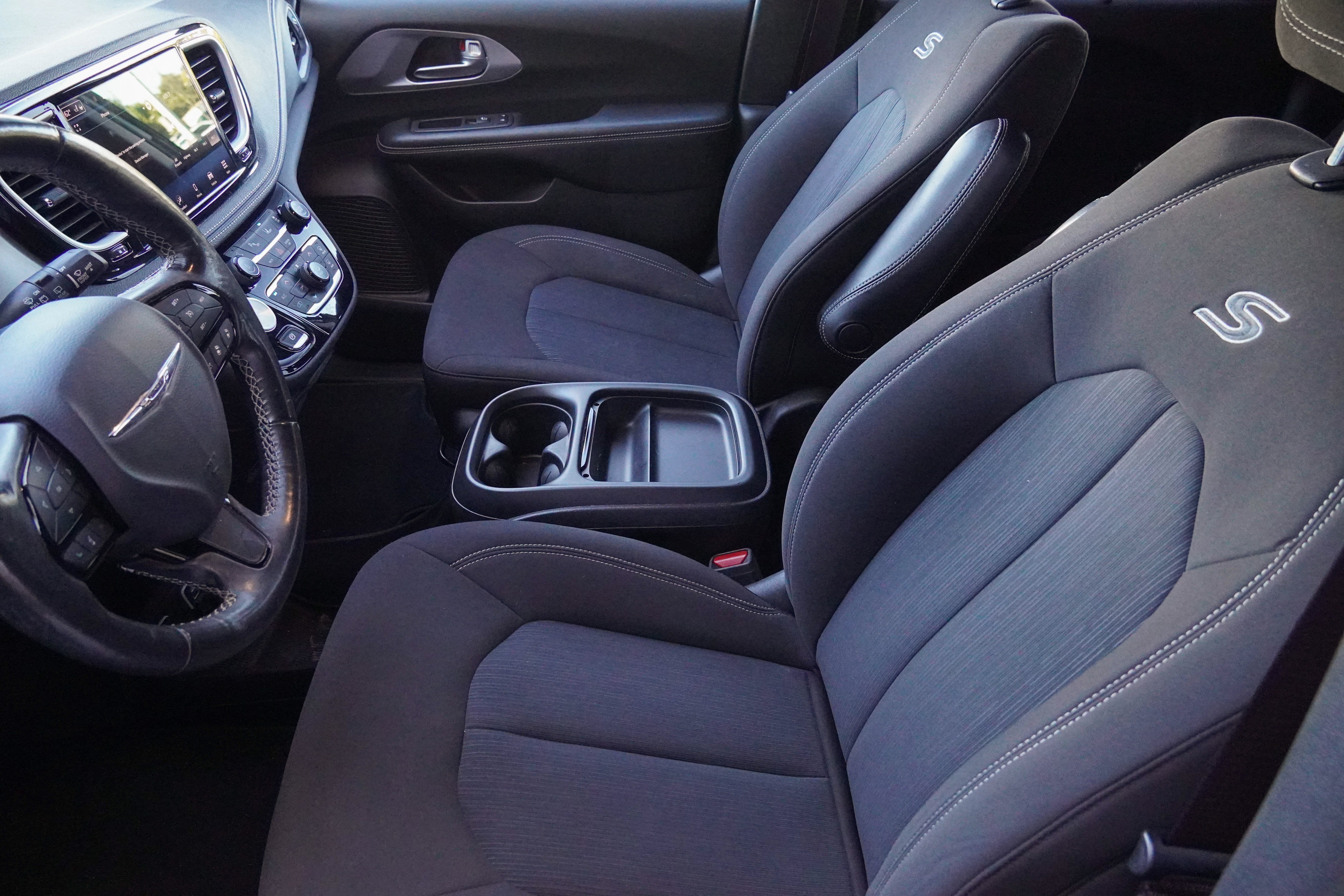 Used 2021 Chrysler Pacifica Touring w/ S Appearance Package FWD image 11