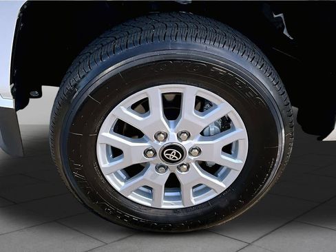 Used 2025 Toyota Tacoma SR5 AWD/4WD image 10