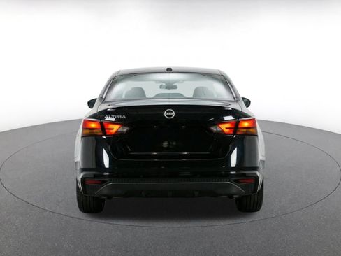 Used 2025 Nissan Altima 2.5 SV FWD image 8