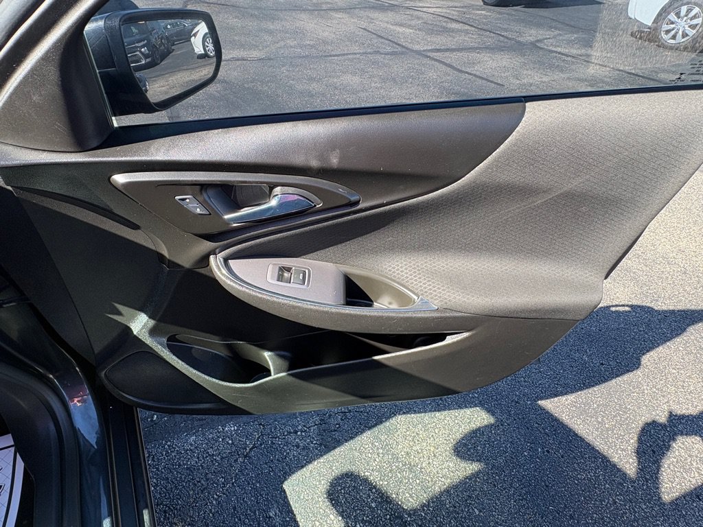 Used 2017 Chevrolet Malibu LT FWD image 17