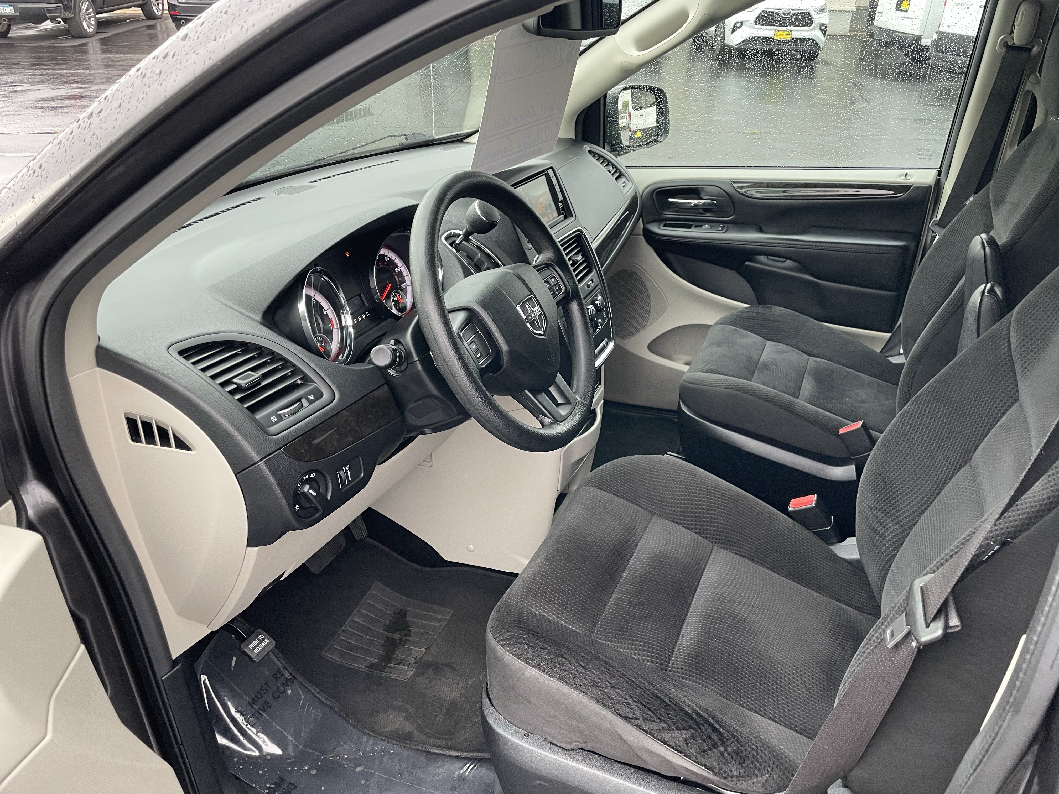Used 2020 Dodge Grand Caravan SE FWD image 13