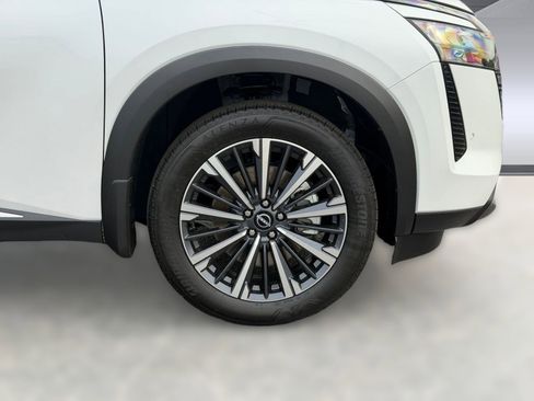 New 2026 Nissan Pathfinder Platinum AWD/4WD image 11