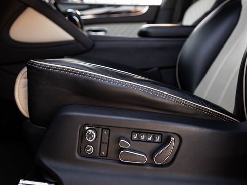 Used 2021 Bentley Bentayga image 20