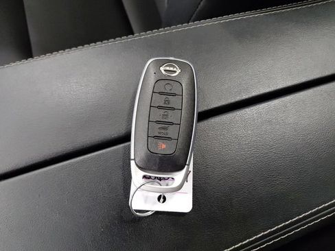 Used 2025 Nissan Rogue SV w/ SV Premium Package AWD/4WD image 29