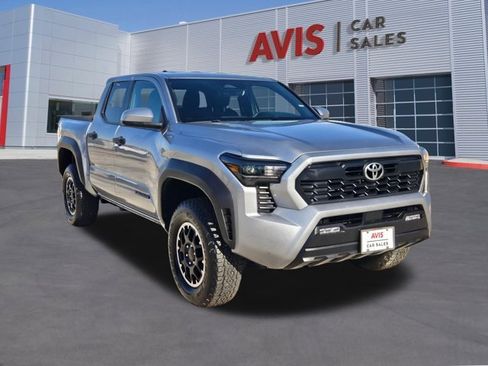 Used 2025 Toyota Tacoma TRD Off-Road image 3
