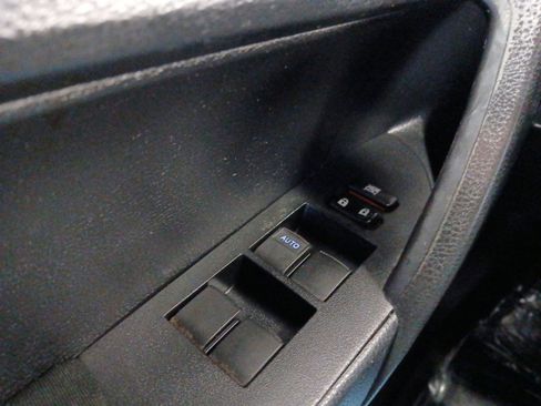 Used 2015 Toyota Corolla L image 18