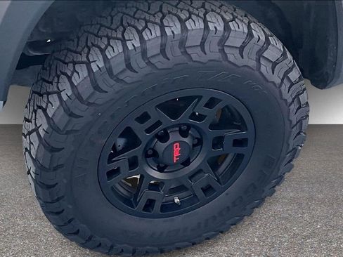 Used 2021 Toyota Tacoma TRD Off-Road w/ Technology Package AWD/4WD image 31