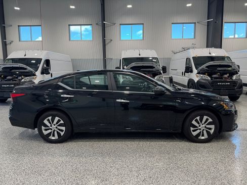 Used 2025 Nissan Altima 2.5 S FWD image 4