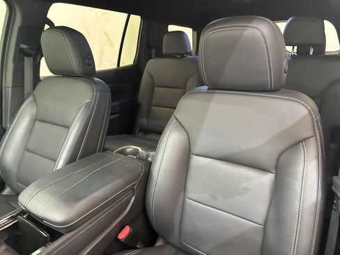 Used 2024 Chevrolet Traverse LT FWD image 14