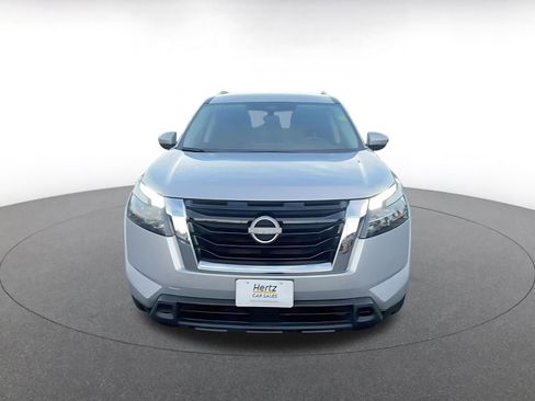 Used 2025 Nissan Pathfinder SV image 4