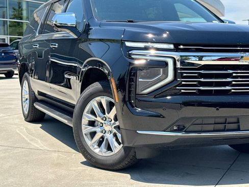 Used 2025 Chevrolet Suburban Premier w/ Sun And Tow Package AWD/4WD image 9