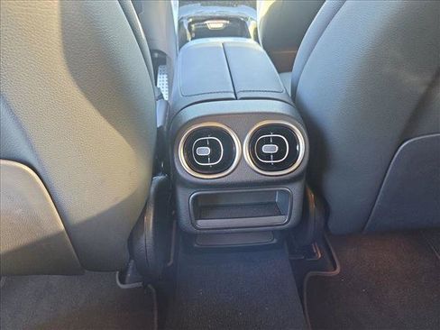 Used 2024 Mercedes-Benz GLC 300 4MATIC image 13