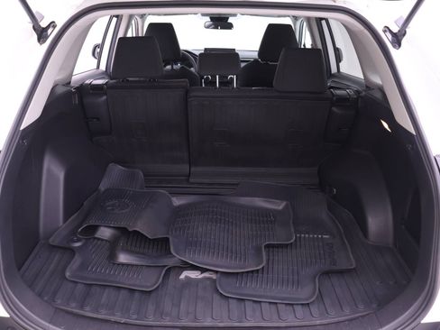 Used 2021 Toyota RAV4 LE AWD/4WD image 14