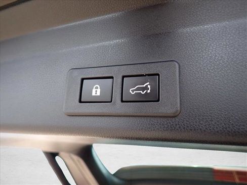 Used 2025 Subaru Ascent Premium AWD/4WD image 9