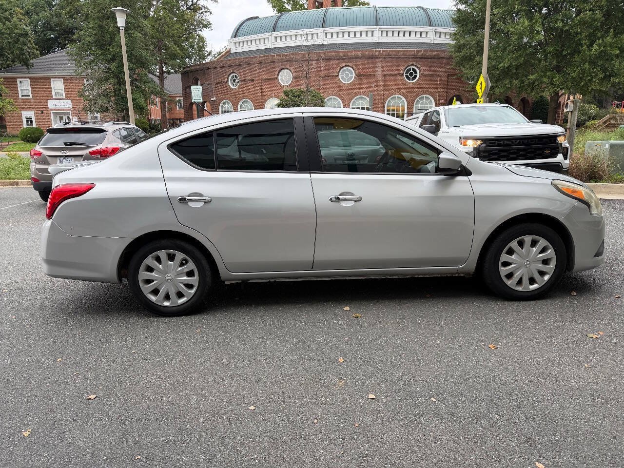 Used 2016 Nissan Versa SV FWD image 7