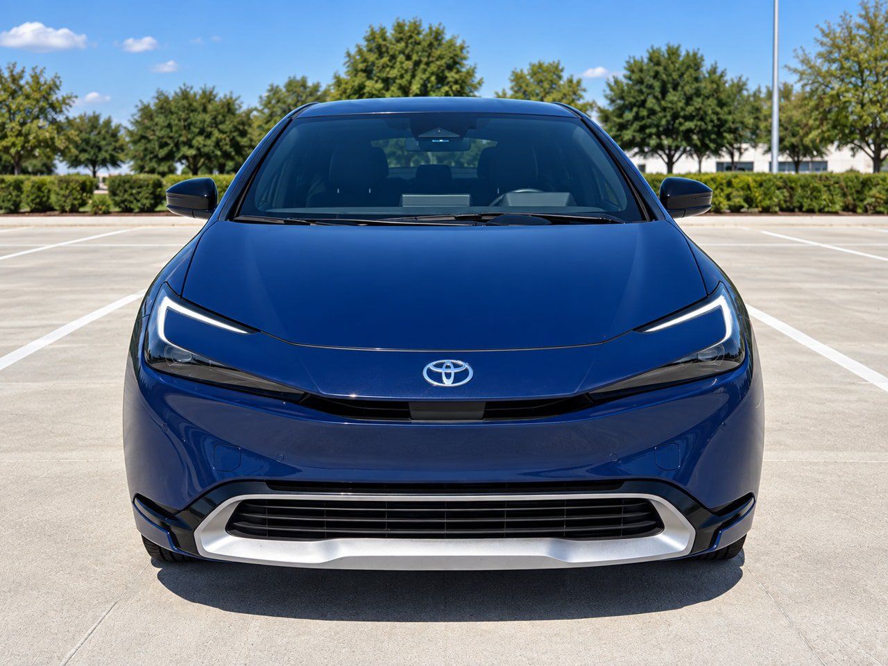 Used 2025 Toyota Prius Plug-In Hybrid FWD image 2