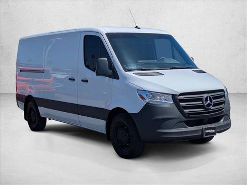Used 2024 Mercedes-Benz Sprinter 2500 image 3