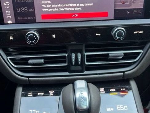 Used 2024 Porsche Macan AWD/4WD image 6